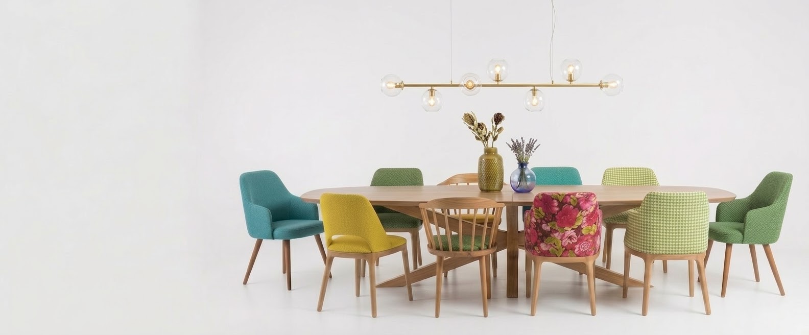 120 krzeseł na ekspozycji